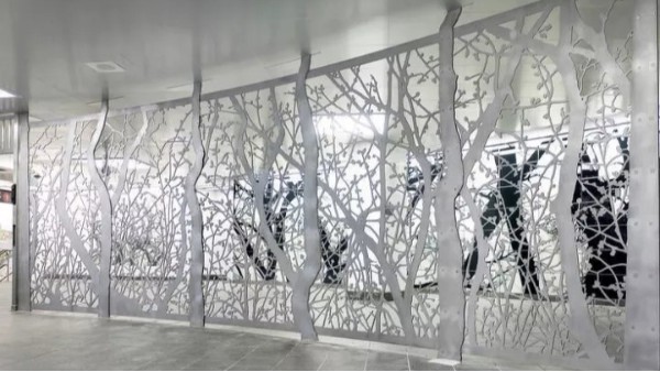 不銹鋼屏風設(shè)計的優(yōu)點與特點